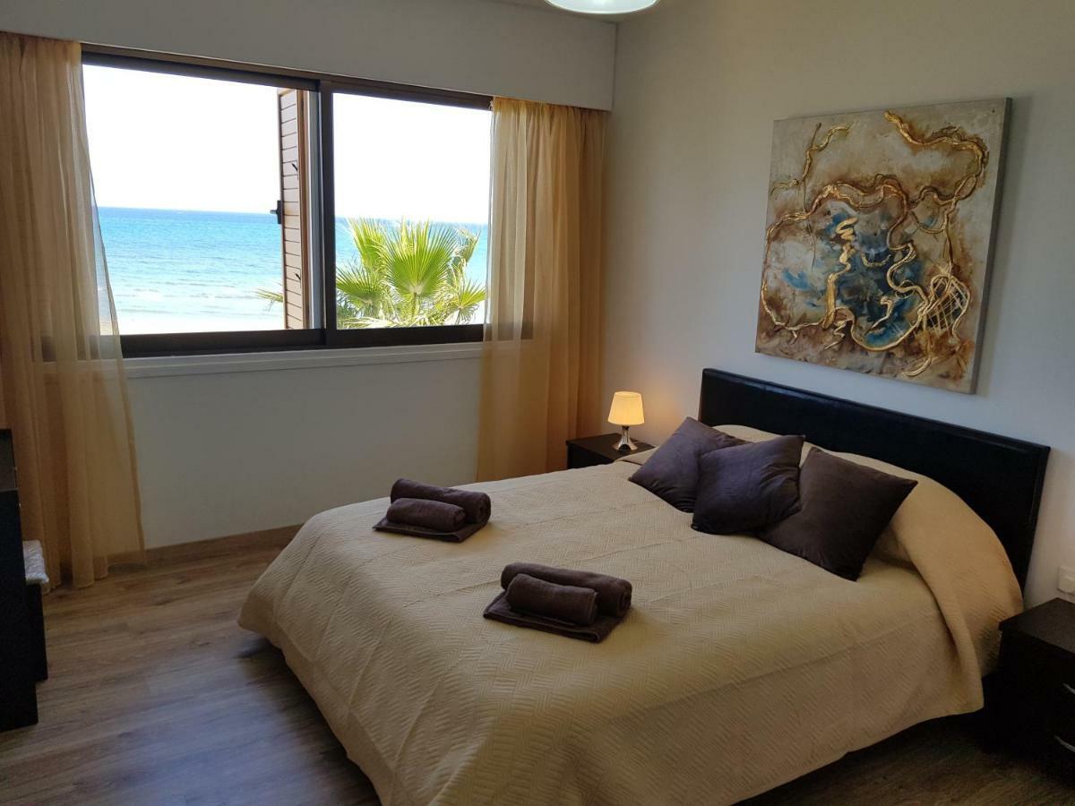 Haig'S Dream Flat On The Beach Lárnaca Exterior foto